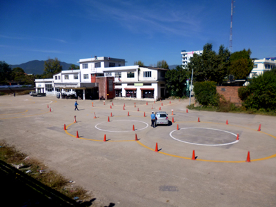 警察署内で行われる試験本番