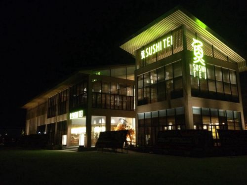 プカンバル店の外観。かなり大きい！