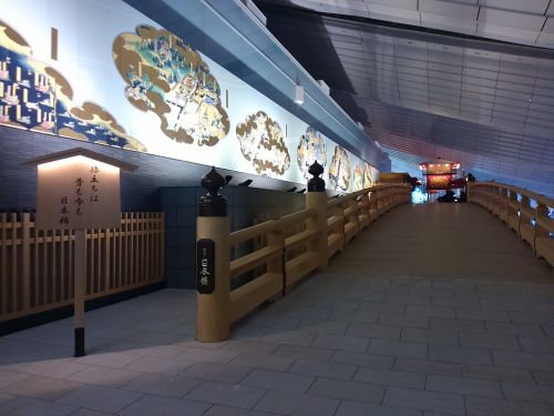 日本橋が再現されています。観光も楽しめます。