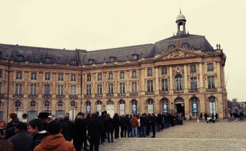 ドアが開く前の様子、すでに行列です