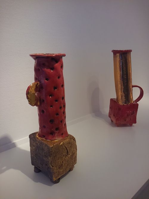 どちらも花器です。とっても個性的。