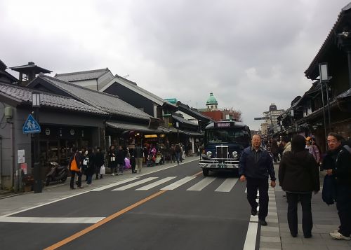 にぎわう一番街。