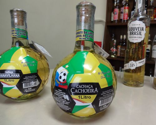 サッカーW杯ブラジル大会向けのカシャッサ2種