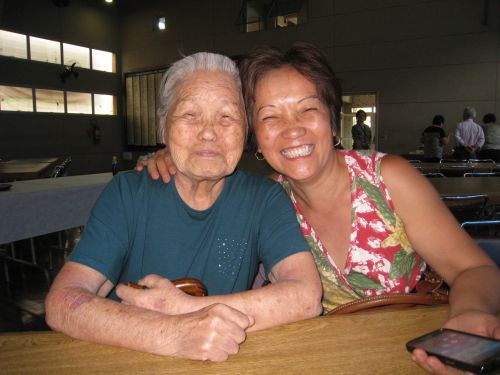 十勝出身の谷川さん（左）。右は三女の瞳さん