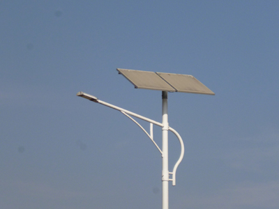 砂埃を被り真っ白！発電不可能な状態に。