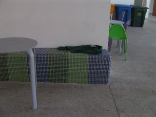 こっちにぽいっ