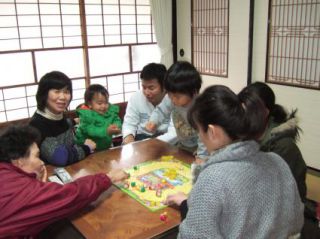 母（還暦）も孫を相手に容赦なし。「負けてないちゃだめだ！勝負の世界ですから」