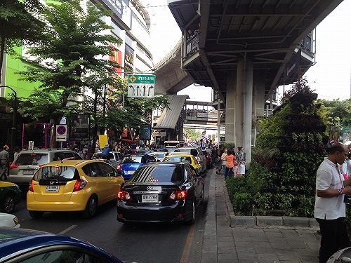 交通渋滞の原因にもなります