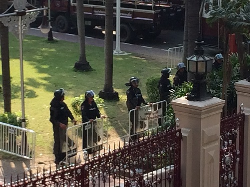 どこへ向かっているのでしょう