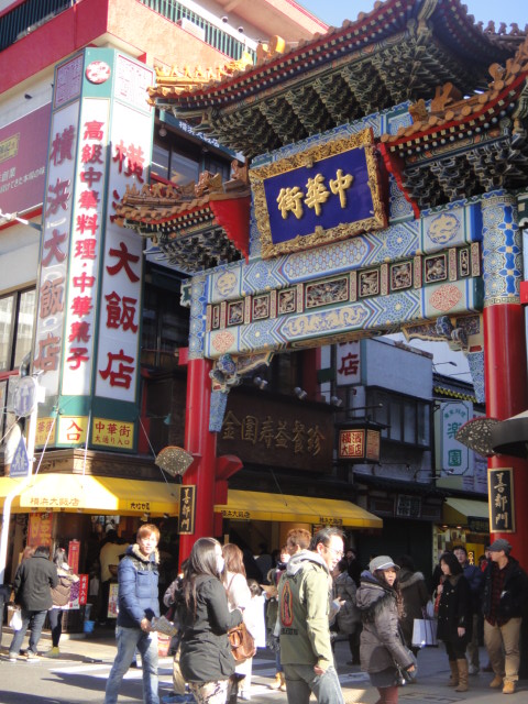 中華街の立派な門は昔から変わらず