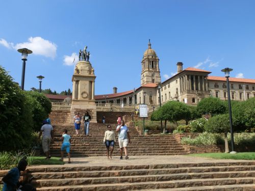 ユニオンビルは、歴史があり重厚なつくりの建物です。