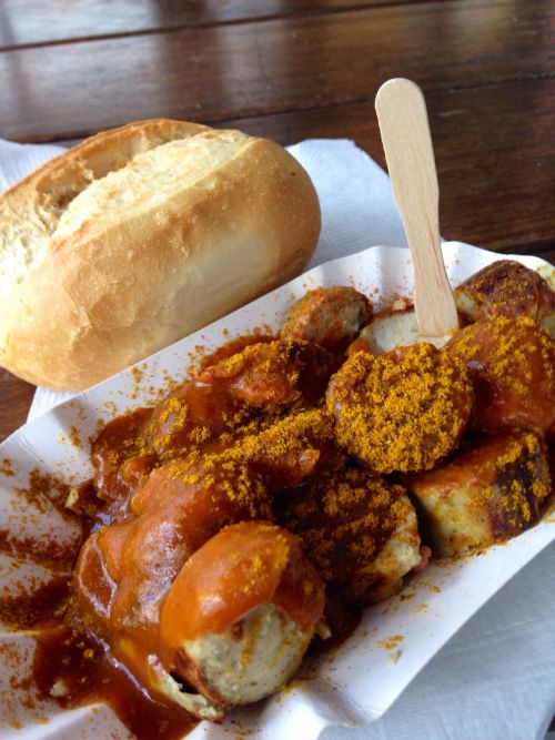 別の屋台にて。こちらはパンが付いて2,90ユーロ(約400円)。