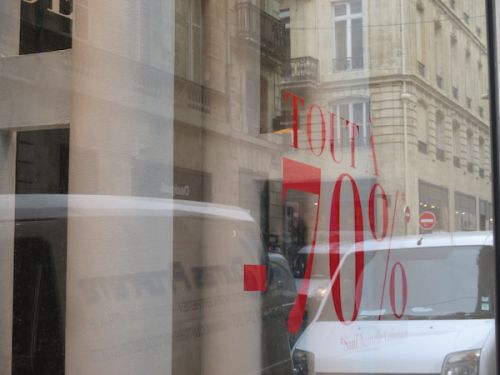 店内すべて７０％オフ