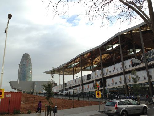 ベルカイル市場。すぐ横にアグバー塔があるので、すぐにわかる