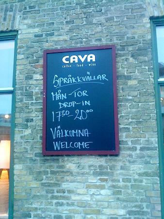 市内のカフェで17~20時まで行われる「スプローク・カッフェ」の案内、予約不要です