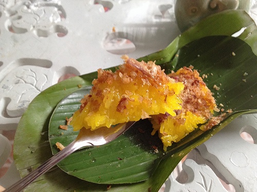 綺麗な黄色は植物の色素だそうです。ほんのりとした甘さ