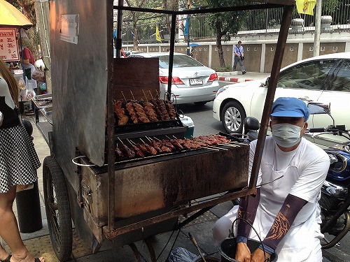 おかず屋台だってあります。焼きとり屋さん