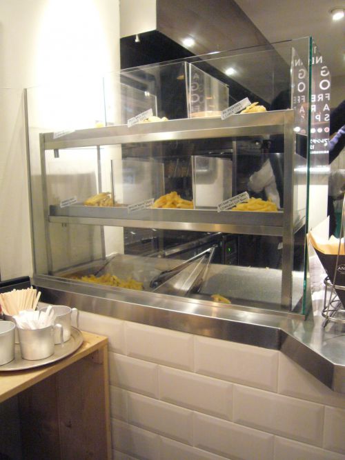 ポテトは２度揚げしているそうです。