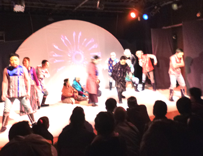 「黒い蘭」ボリウッドの影響一部ミュージカル的でした