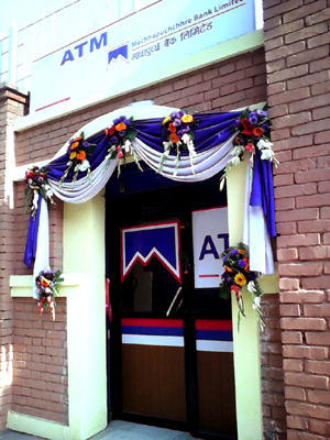 新設のATMを華々しくお祝い！