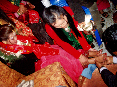 玄関先で行われました