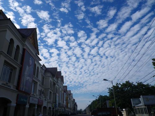 スマトラ島リアウの空。赤道に近いためか空がキレイ！