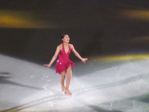 女子シングルで優勝の村上佳菜子