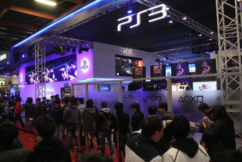 規模が小さかったPS3のブース、18歳未満禁止のゲームは囲まれています