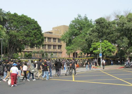 3月23日に一部学生に占拠され、盗難などの被害にあった行政院