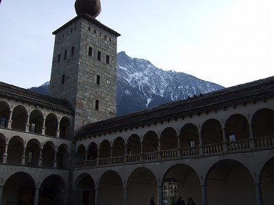 シュットクアルパー城内部にある中庭