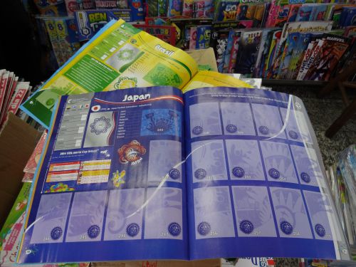 各国代表選手アルバムの日本代表やブラジル代表のページ