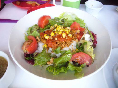 野菜たっぷりのタコライスも頼みました