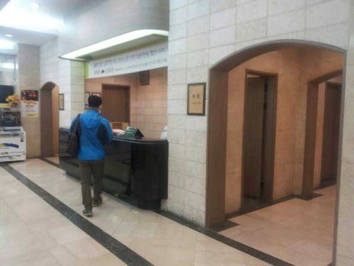 ユソン市内のとある温泉、いつも大混雑です