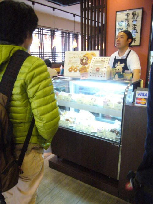 ドーナツも販売中