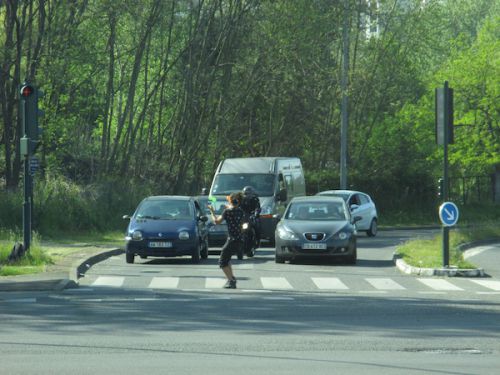 赤信号中の数分間のショー