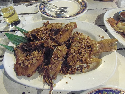 スズキの空揚げも期待以上の美味しさ、食のレベル高いぞ、アユタヤ！