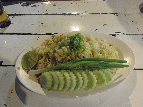 フライドライスも美味しい。旅の疲れが吹っ飛びます