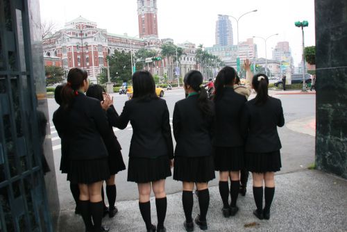 最後も正門で見送りです