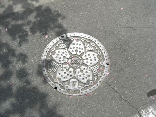 マンホールの蓋