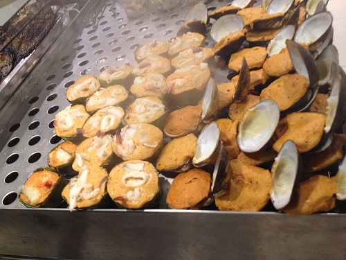 市場などでよく見かける魚介系の蒸し料理　