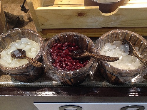 とてもアイスクリームのトッピングには見えません