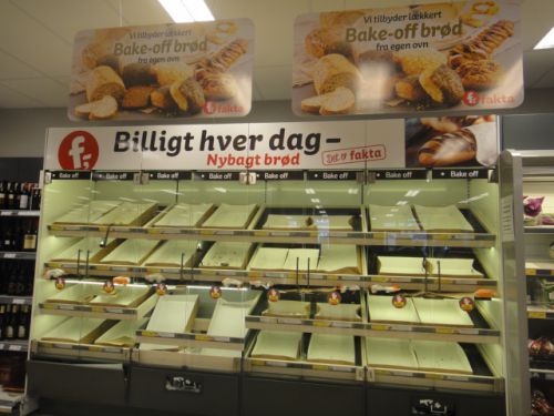 こちらはfaktaスーパー。全部売り切れの大人気です。