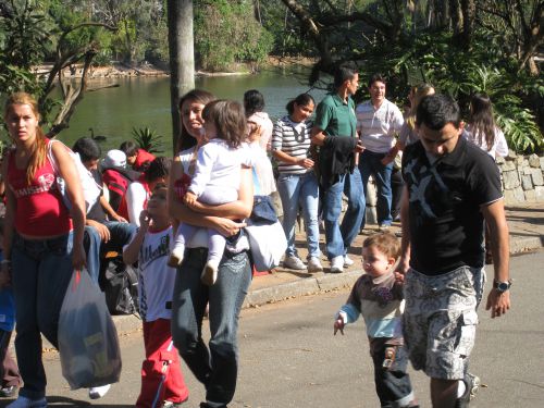 ブラジルの人口は約2億人。今後も自然増加が見込まれる(サンパウロ市動物園で)
