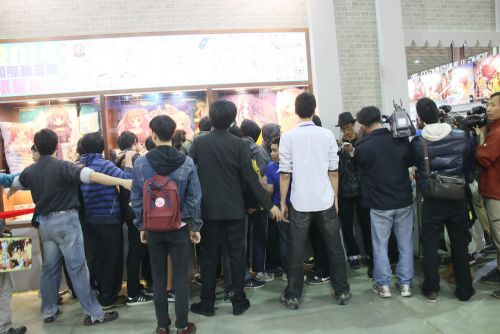 5分もかからず定員に達したサイン会参加資格が得られる福袋の列