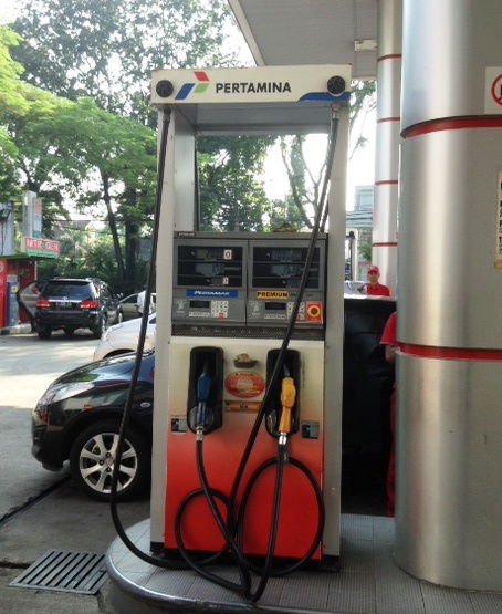 ハイオクは補助金対象外。よって価格も変動し、１リットル100円強とかなりの差があります