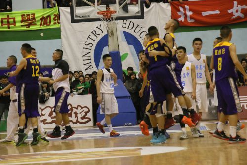 オーバータイム2回の激闘を制した南湖高中（ナンフーガオジョン）の選手たち