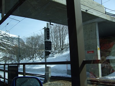 目的地のレアルプ駅に到着。