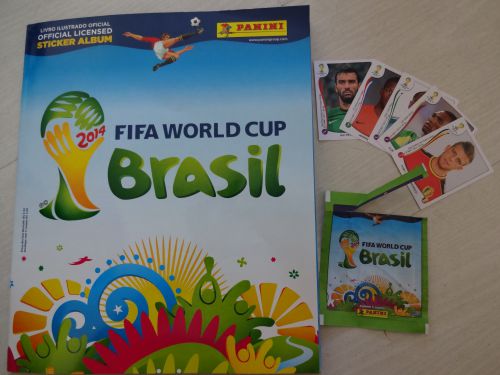 各国代表選手アルバムと５枚一組になった顔写真シール