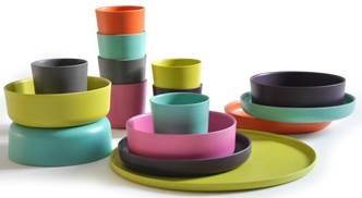 花瓶代わりに花を生けたりして、インテリアに使う人も多い