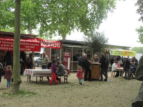 フランスらしいお食事処もあるので、おなかにも嬉しい